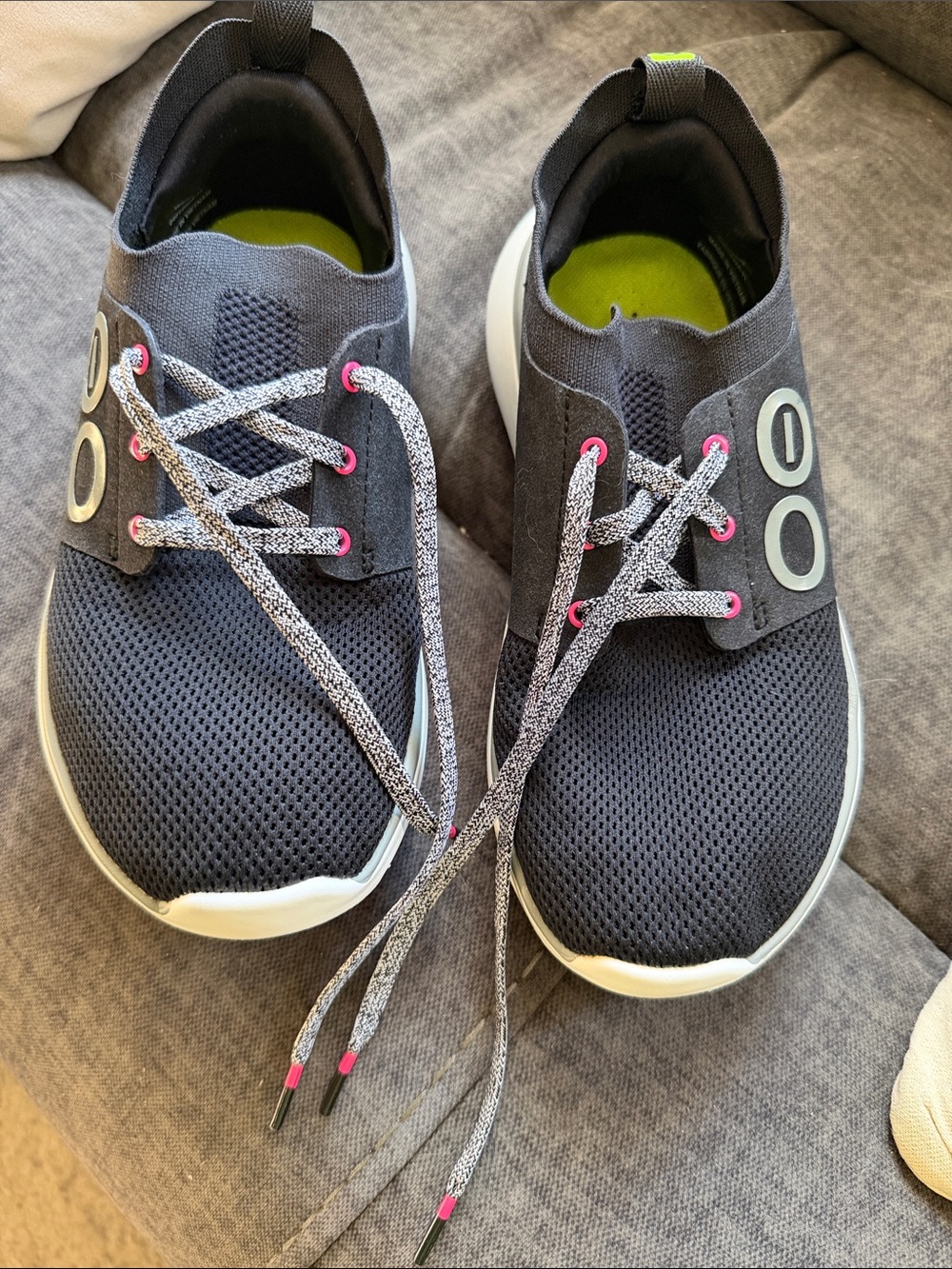 Oofos oomy stride sneakers